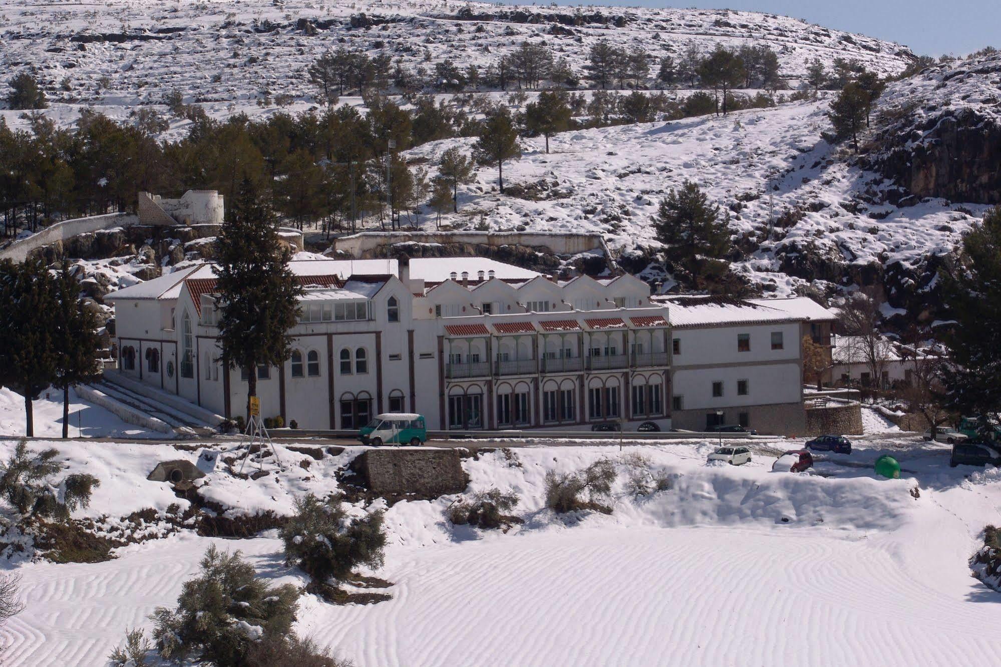 Balneario De Alicun De Las Torres Villanueva de las Torres Eksteriør bilde